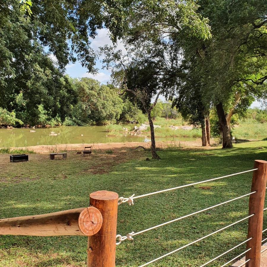 Ekuthuleni River Front Chalets Maruleng Ngoại thất bức ảnh